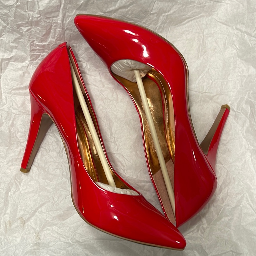 BCBG RED HOT Shiny Stiletto’s!!